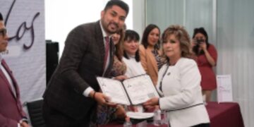 UNIDEH entrega 47 títulos y es reconocida como Universidad Promotora de la Salud