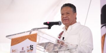 Menchaca Salazar reconoce la fuerza y el aporte de las mujeres en la educación