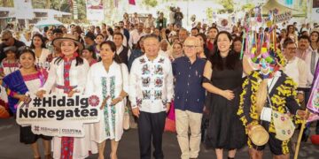 Hidalgo reunió a más de 12 mil asistentes en su encuentro artístico en Los Pinos