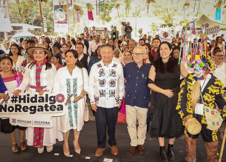 Hidalgo reunió a más de 12 mil asistentes en su encuentro artístico en Los Pinos