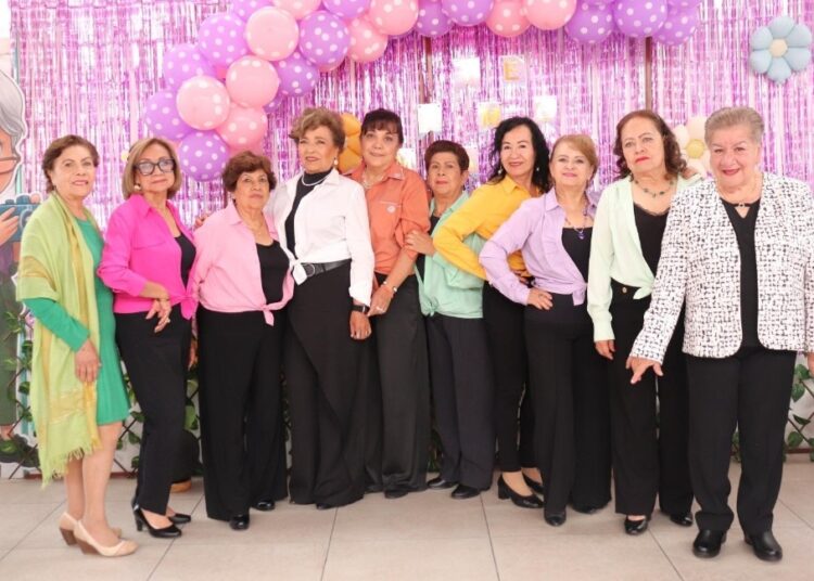 Celebran a madres adultas mayores en CGIs y Casas de Día