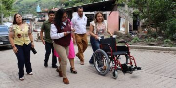 Apoyos funcionales y atención médica especializada para las familias de Huehuetla