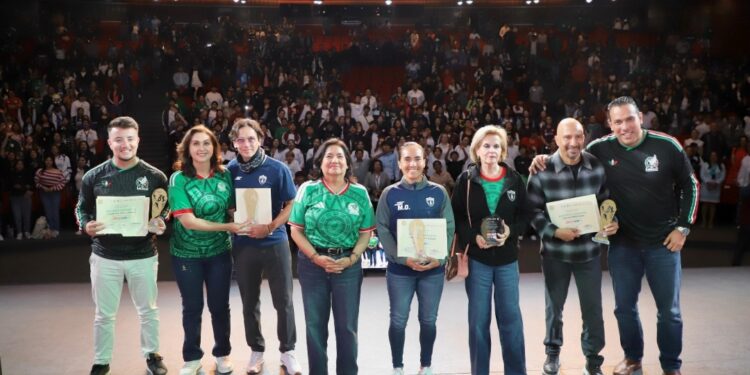 Promueve DIF Hidalgo salud mental y física a través del conversatorio “Más Allá de un Gol”