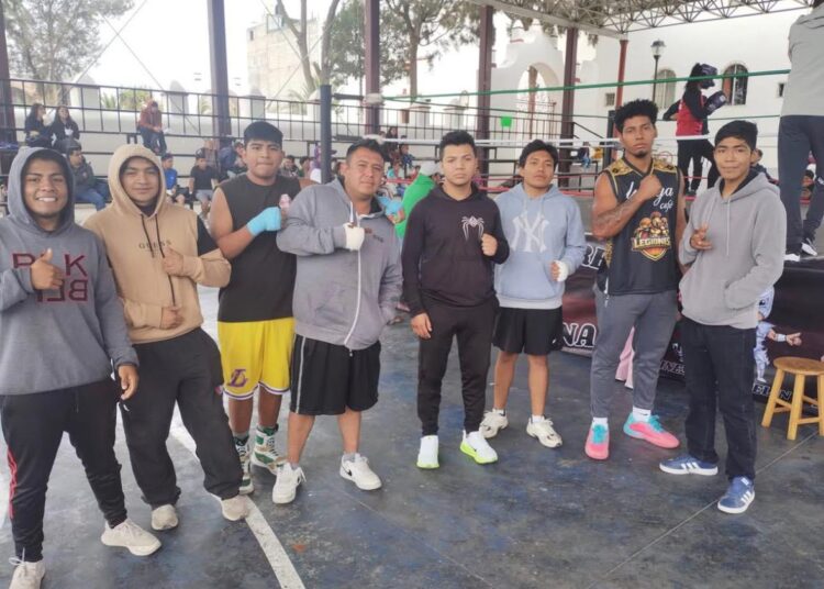 Jóvenes talentos destacan en sparring de box en San Agustín Tlaxiaca