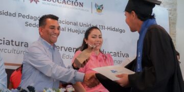 Reafirma Alfredo San Román Duval compromiso con la educación en graduación de la UPN