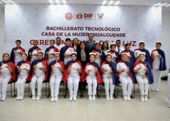Paso de la Luz marca el inicio de una nueva etapa para estudiantes de Enfermería