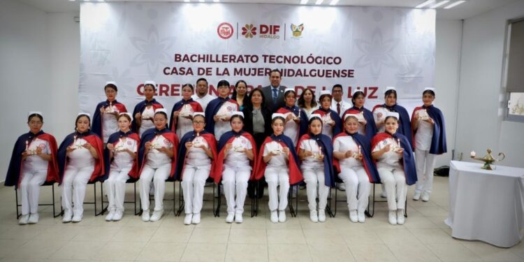 Paso de la Luz marca el inicio de una nueva etapa para estudiantes de Enfermería