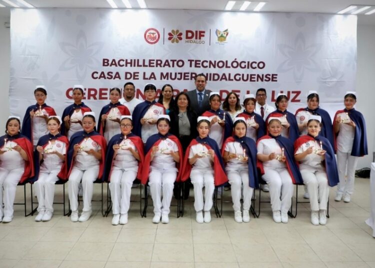 Paso de la Luz marca el inicio de una nueva etapa para estudiantes de Enfermería