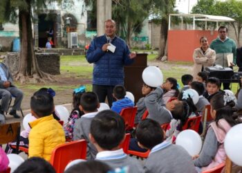 Natividad Castrejón realiza gira de trabajo por escuelas de Tepeji del Río