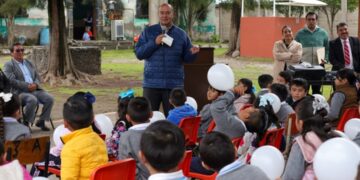 Natividad Castrejón realiza gira de trabajo por escuelas de Tepeji del Río