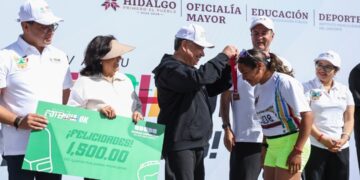Menchaca entrega Ciudad Deportiva