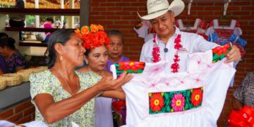Artesanas, familias, comités comunitarios y promotores de lenguas indígenas, aún pueden solicitar apoyos de CEDSPI