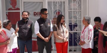 Eduardo Medécigo y Samantha Esparza reinauguran el Club del Adulto Mayor Chacón