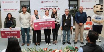 2026  Reciben estudiantes del ITESHU Becas para la Transformación