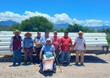 SIPDUS entrega tubería de compuertas para optimizar el riego en Ixmiquilpan