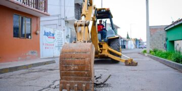 Trabajos de pavimentación en las calles Mina y Álvaro Obregón se integran a obras estratégicas del MOVIT
