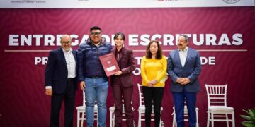 Gobierno Municipal de Tizayuca entrega escrituras a 27 familias y suma 51 durante el presente año