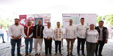 Menchaca Salazar lleva Rutas de la Reconstrucción a Huehuetla