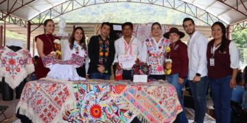 Gobierno de Hidalgo reconoce el talento artesanal en regiones Otomí-Tepehua y Huasteca