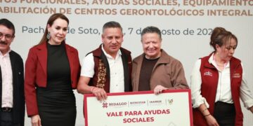 Julio Menchaca promueve el bienestar integral de las personas adultas mayores