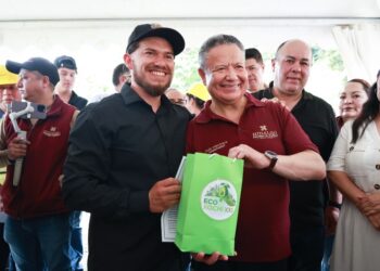 En Xochicoatlán, Julio Menchaca reafirma compromiso para reconstruir Hidalgo
