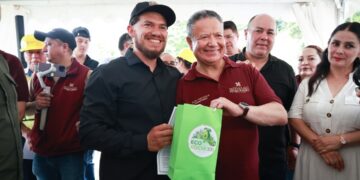En Xochicoatlán, Julio Menchaca reafirma compromiso para reconstruir Hidalgo