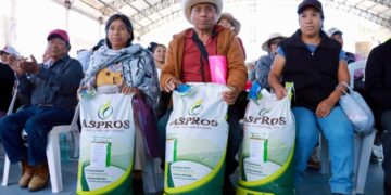 Gobierno de Hidalgo impulsa al campo con entrega de apoyos agropecuarios en el Cardonal y Tecozautla