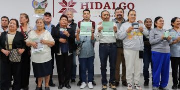 Hidalgo impulsa reencuentro de 20 persona adultas mayores con sus familias en Estados Unidos