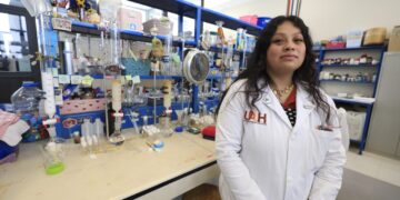 Reconocen investigación de alumna Garza que busca desarrollar fármacos más seguros