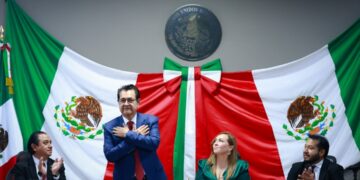 Guillermo Olivares entrega al Congreso del Estado la glosa del Cuarto Informe de Gobierno