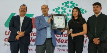 Natividad Castrejón encabeza jornada educativa en Ixmiquilpan