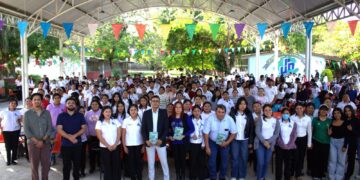 IEEH acerca la historia de la alternancia municipal a estudiantes de la Huasteca