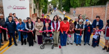 Mejoran conectividad en barrio Nacozari con concreto hidráulico