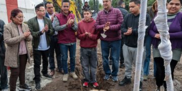 Natividad Castrejón coloca primera piedra de bachillerato en Mineral de la Reforma