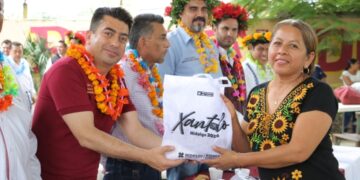 Hidalgo inicia entrega de cacao y azúcar en la Huasteca