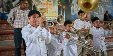 Huazalingo reúne a herederos del son huasteco