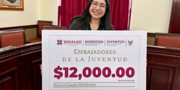 Jóvenes de Hidalgo reciben apoyos para impulsar sus proyectos y formación