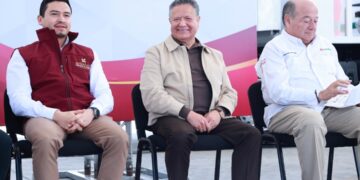 Menchaca logra apoyos de Pemex por 654 millones de pesos