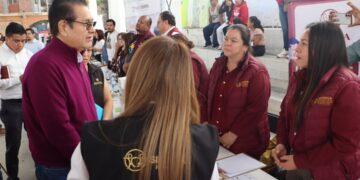 Hidalgo mantiene diálogo directo con habitantes de Tepeji